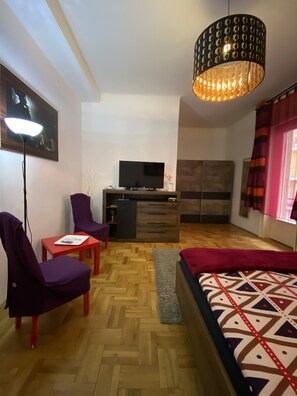 Basic Double Room | Blackout drapes, free WiFi, bed sheets - Budapest Promenade Cherry (Budapest)