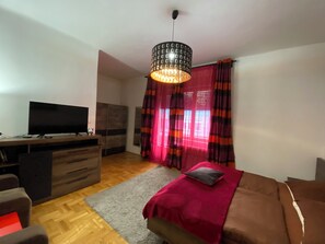 Blackout drapes, free WiFi, bed sheets - Budapest Promenade Cherry (Budapest)