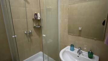 Basic Double Room | Bathroom | Shower, hair dryer, towels, soap