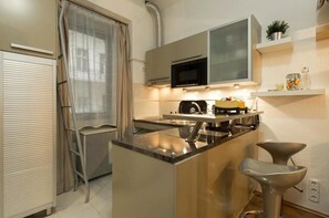 Fridge, microwave, stovetop, coffee/tea maker