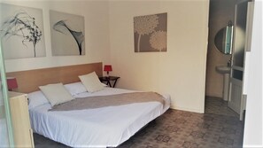 1 chambre, fer et planche à repasser, Wi-Fi, draps fournis