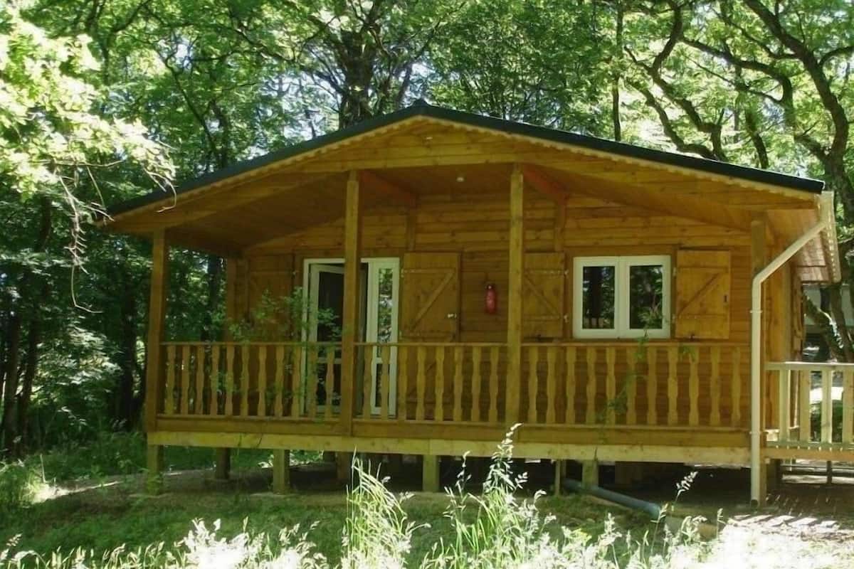 Chalet (La Cabane) | 2 bedrooms, individually decorated, individually furnished