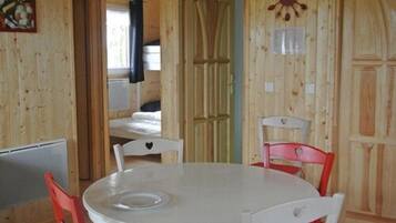 Chalet (Les Pivoines) | In-room dining