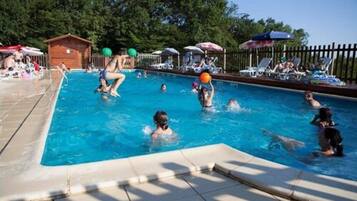 Sesongbasert utendørsbasseng