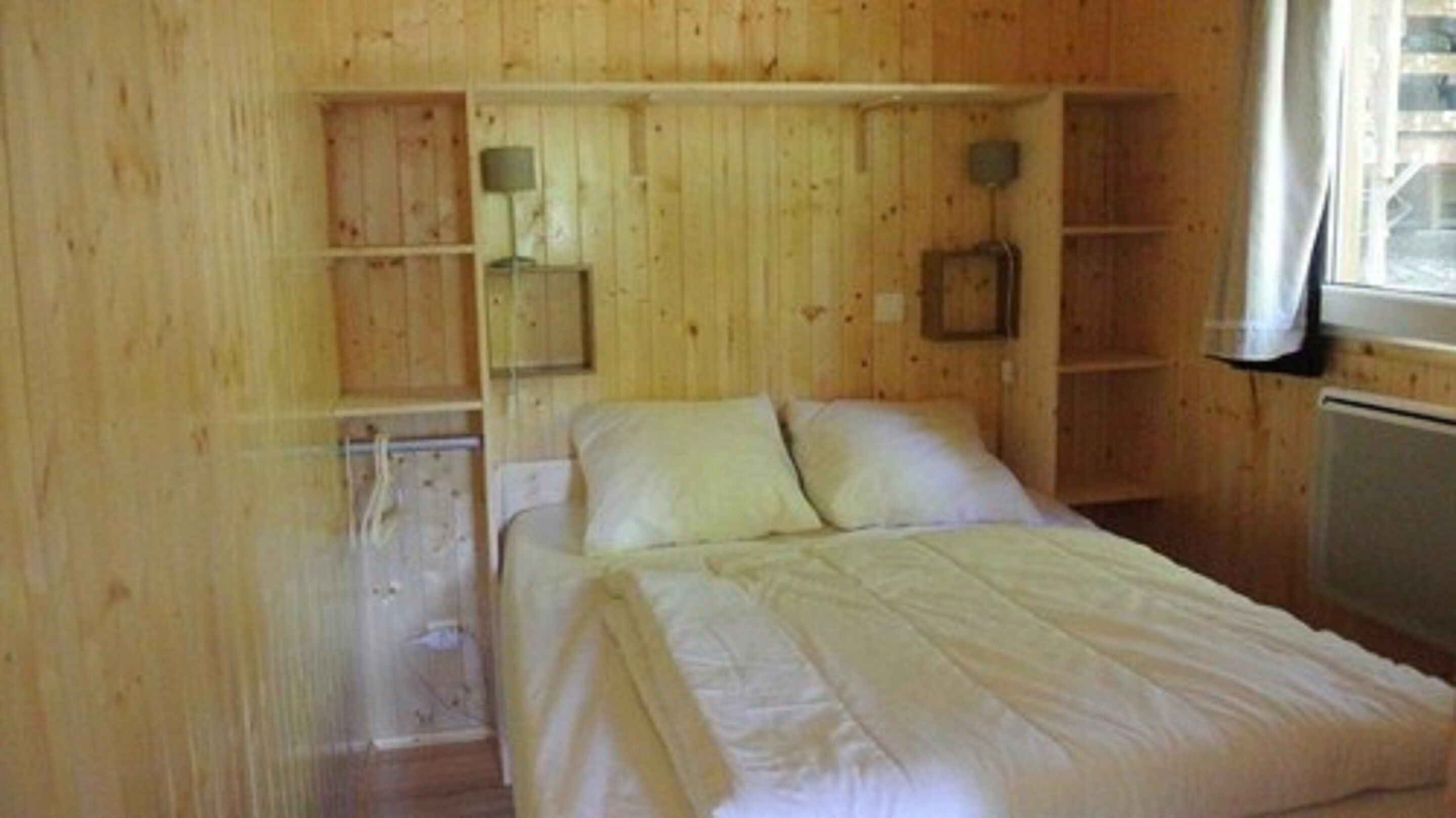 Nhà gỗ (Les Pivoines) | 2 phòng ngủ, trang trí khác biệt 