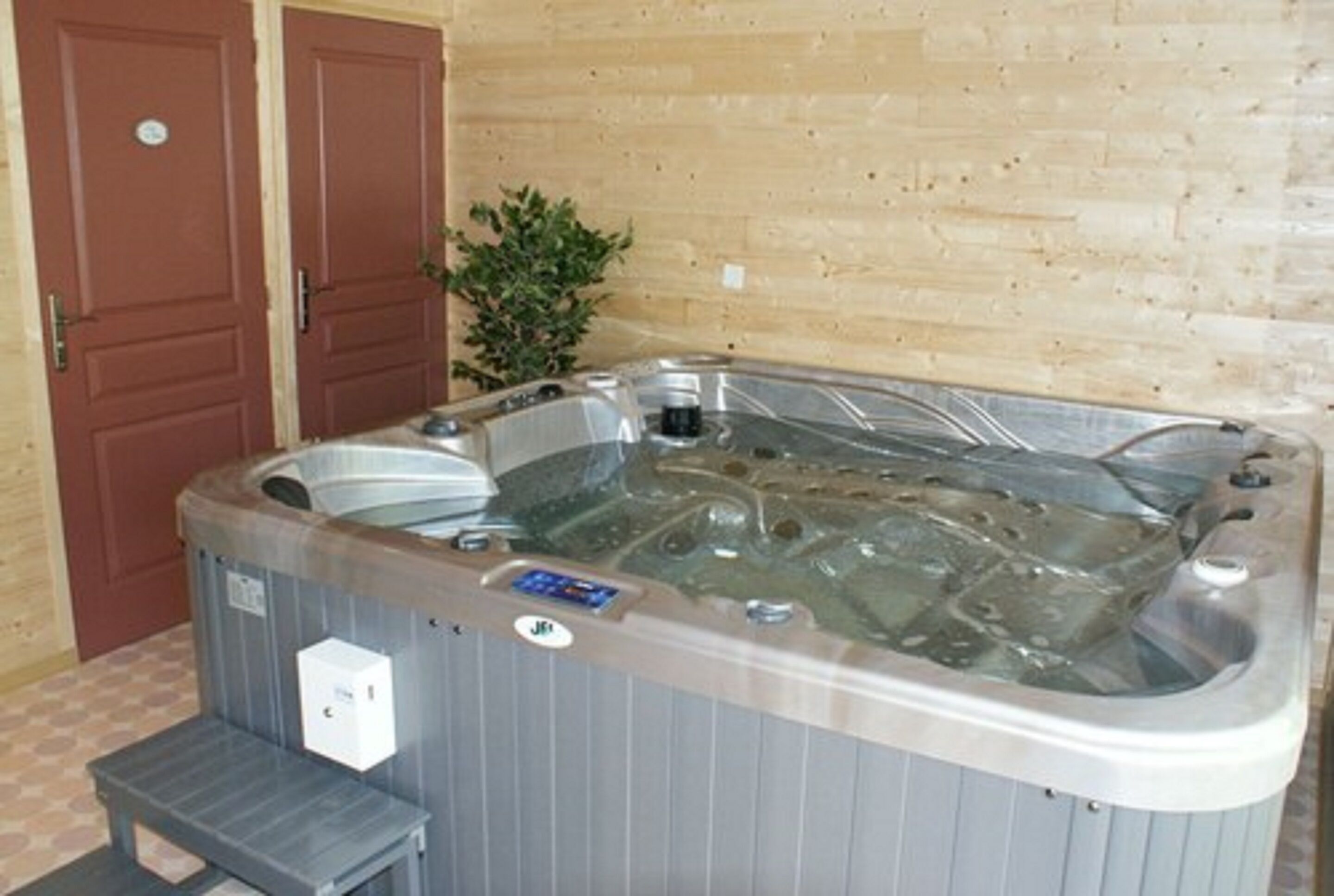 Indoor spa tub