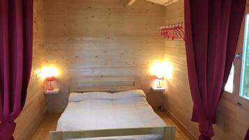 Chalet (Les Coquelicots) | 2 bedrooms, individually decorated, individually furnished