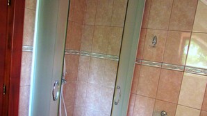 Shower kamar mandi