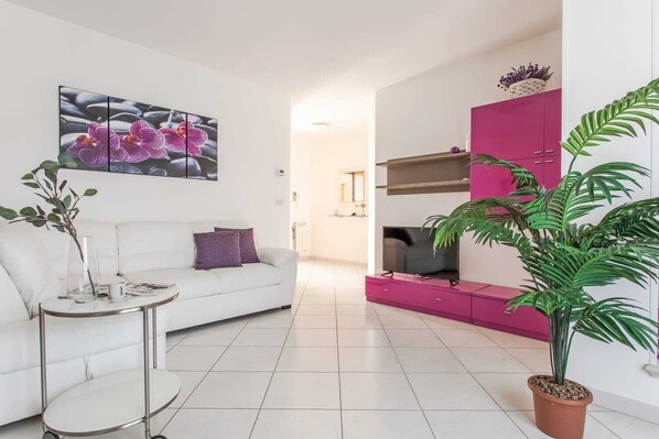 Apartment, 3 Bedrooms | Living area