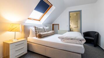 1 Schlafzimmer, Schreibtisch, laptopgeeigneter Arbeitsplatz