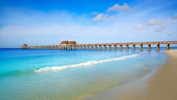 Beach nearby, sun-loungers, beach towels