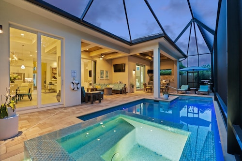 Finest Luxury Home, Heated Pool & Spa, BBQ Kitchen, Close to Beach, FREE Bikes