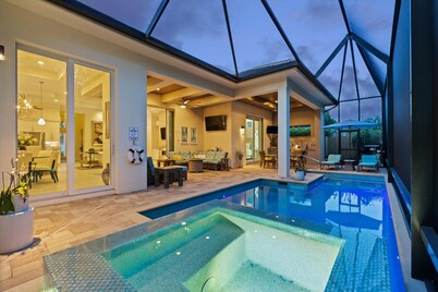 Finest Luxury Home, Heated Pool & Spa, BBQ Kitchen, Close to Beach, FREE Bikes
