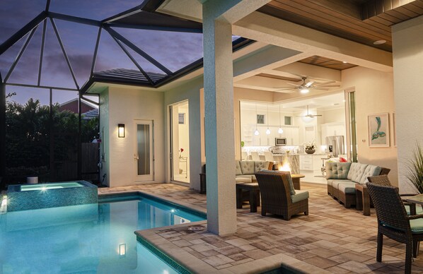 Alberca al aire libre y alberca climatizada