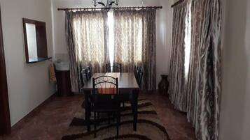 Family Apartment | In-room dining