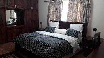 Family Apartment | Premium bedding, minibar, desk, iron/ironing board