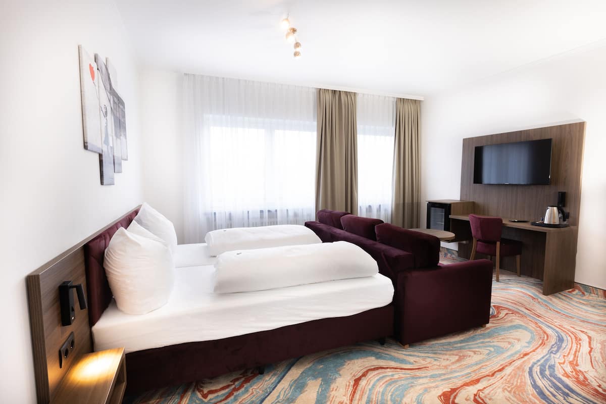 standard triple room | 1 bedroom, desk, soundproofing, iron/ironing board