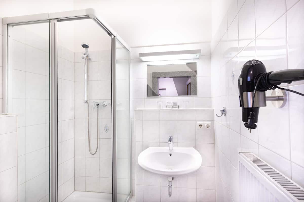 standard triple room | 1 bedroom, desk, soundproofing, iron/ironing board