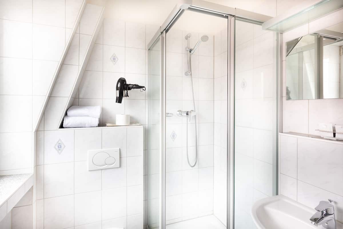 standard single room | bathroom | shower, hair dryer, towels, soap