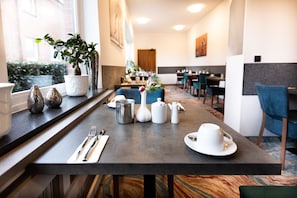 Tägliches inbegriffenes Frühstücksbuffet