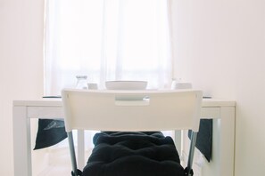 1 غرفة نوم ومكتب وواي فاي مجانًا وملاءات أسرّة