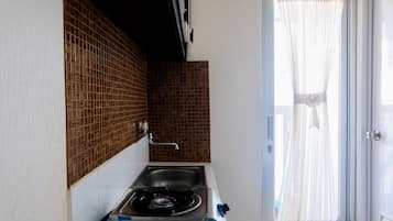 Kamar | Dapur pribadi | Lemari es, kompor, dan peralatan masak/sendok-piring