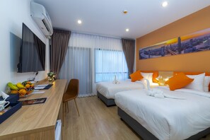 Chambre Supérieure avec lits jumeaux, 2 lits une place | Coffres-forts dans les chambres, bureau, rideaux occultants