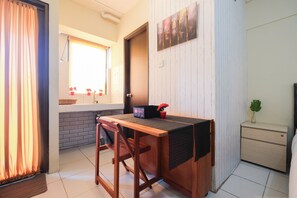 Room | In-room dining - Contemporary Studio at Kebagusan City Apartment (Jakarta)