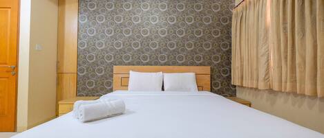 Værelse | 1 soveværelse, skrivebord, sengetøj