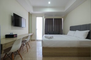 Room | 1 bedroom, desk, free WiFi, bed sheets - Simply Furnished Studio @ Menteng Park Apartment (Jakarta)