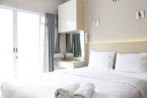 Room | 1 bedroom, desk, free WiFi, bed sheets - Homey Studio Gateway Pasteur Apartment near Exit Toll (Cimahi)