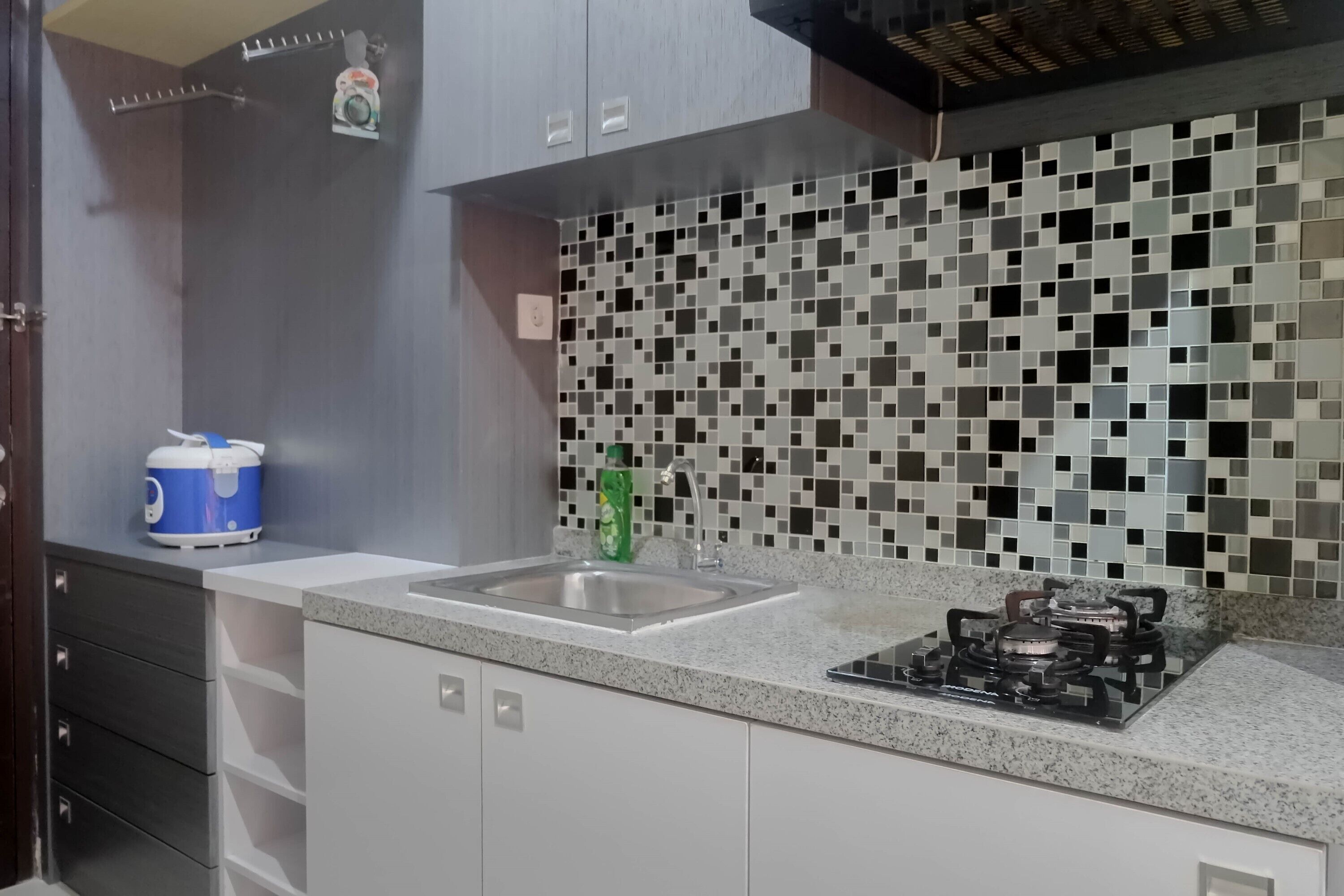 Rum | Eget kök | Kylskåp, spishäll, vattenkokare och grytor/köksredskap