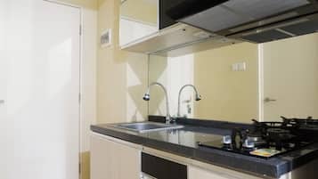 Room | Private kitchen | Fridge, stovetop, cookware/dishes/utensils