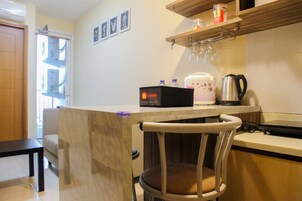 Room | Private kitchen | Fridge, stovetop, cookware/dishes/utensils