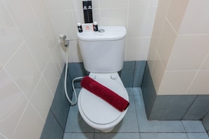 Chambre | Salle de bain | Douche, serviettes fournies
