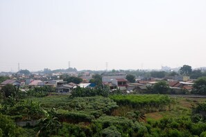 A residential area with houses and greenery. - Simple Studio @ Poris 88 Apartment (Tangerang)
