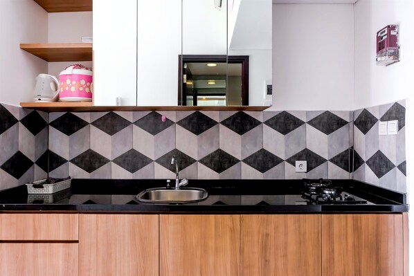 Phòng | Bếp riêng | Tủ lạnh, bếp nấu, ấm đi��ện, dụng cụ nấu nướng/bát dĩa/dao nĩa 