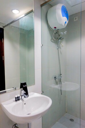 Room | Bathroom sink - Homey Studio at Casa De Parco Apartment (Pagedangan)