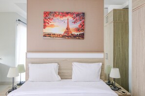 1 habitación, escritorio y ropa de cama 