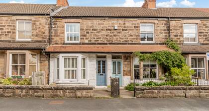 Strayside Cottage Harrogate. Dog friendly. 5 min walk hospital. 15 min walk town