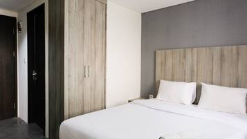 Kamer | 1 slaapkamer, een bureau, beddengoed