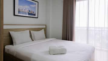 1 habitación, escritorio y ropa de cama