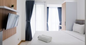 Room | 1 bedroom, desk, free WiFi, bed sheets - Comfy Studio at M-Town Gading Serpong Apartment (Gading Serpong)