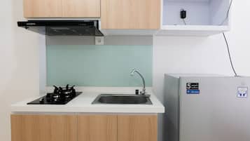 Room | Private kitchen | Fridge, stovetop, cookware/dishes/utensils