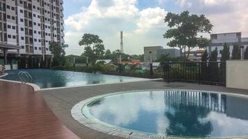 Kolam renang outdoor