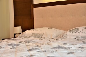 2 bedrooms, in-room safe, desk, iron/ironing board