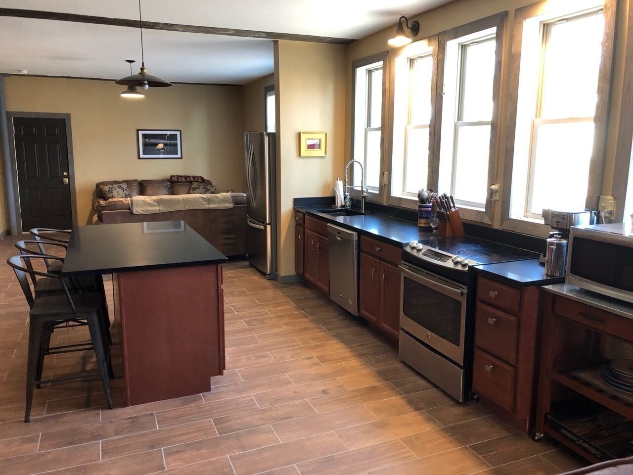 Beautiful 2BR loft with views of bay and Eastport harbor activity.