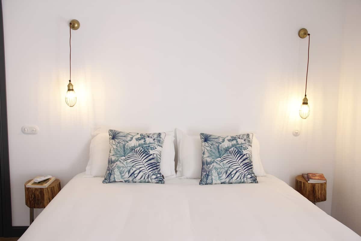 Comfort kamer, 1 twee- of 2 eenpersoonsbedden | Luxe beddengoed, een strijkplank/strijkijzer, gratis babybedden