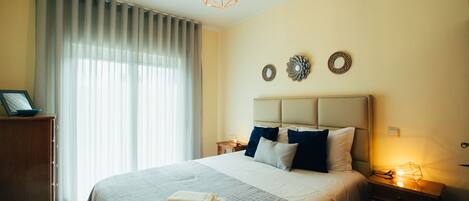 3 chambres, chambres insonorisées, fer et planche à repasser, Wi-Fi