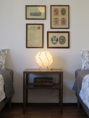 2 habitaciones, escritorio, tabla de planchar con plancha y wifi 